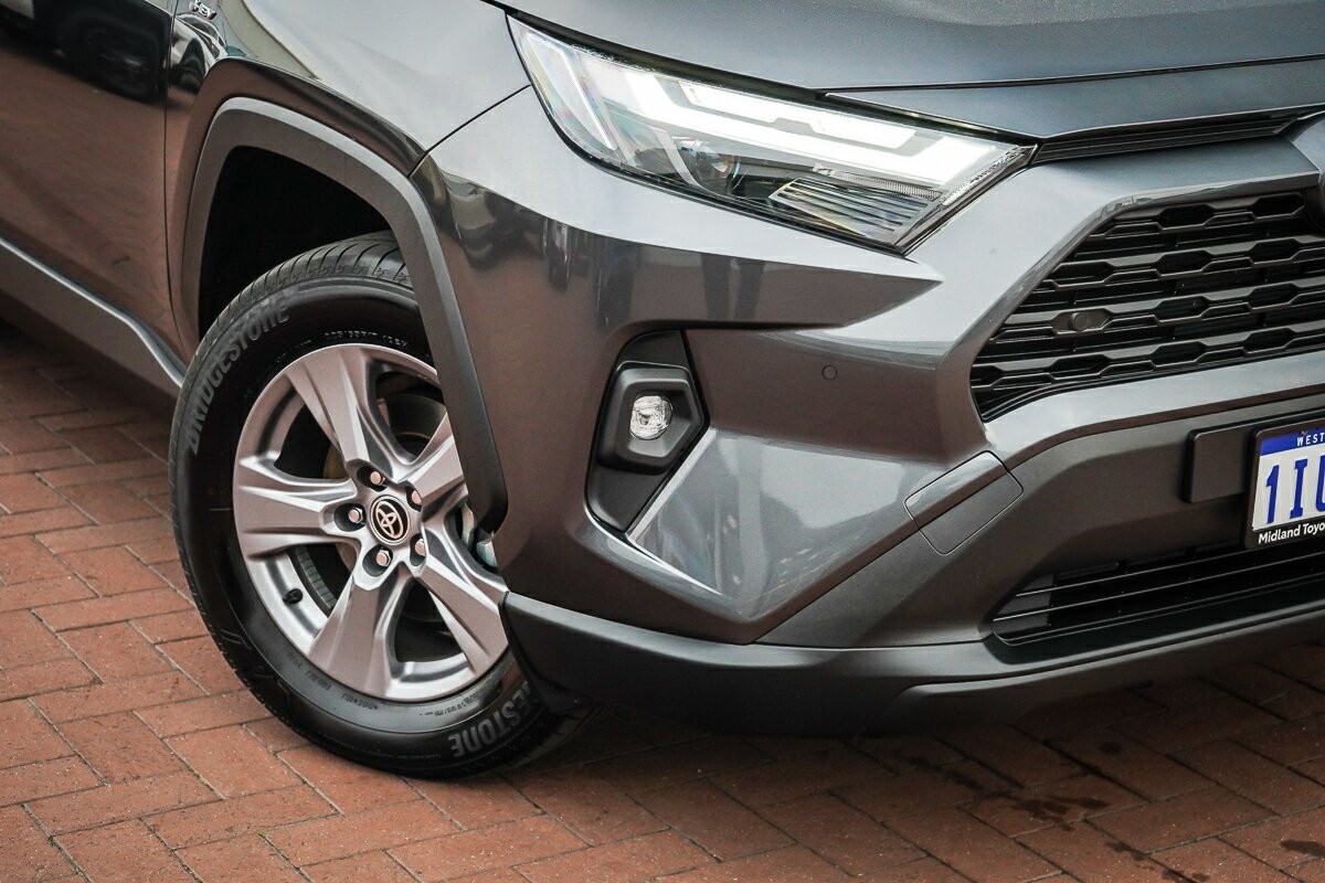 Toyota Rav4 image 2