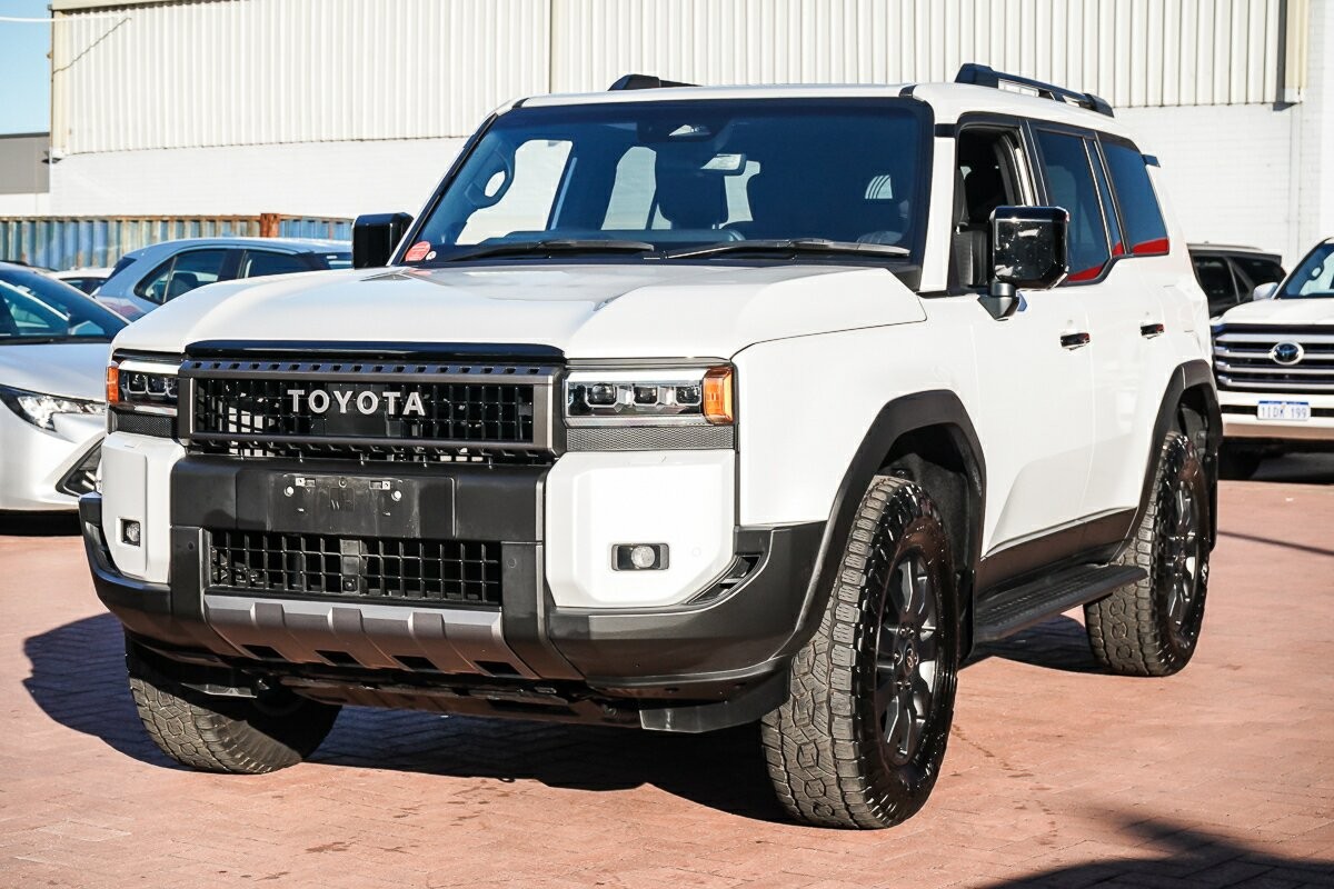 Toyota Landcruiser Prado image 4