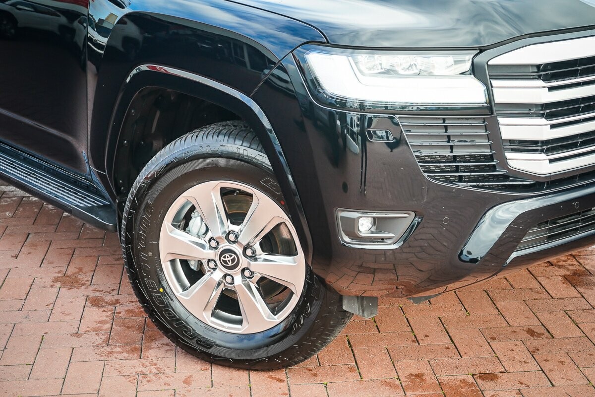 Toyota Landcruiser image 2