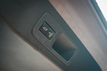 https://vehicle-cdn.autoleague.cloud/28166_6512504_10.jpg