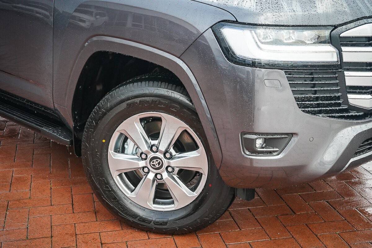 Toyota Landcruiser image 2