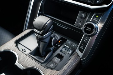 https://vehicle-cdn.autoleague.cloud/28166_6512504_25.jpg