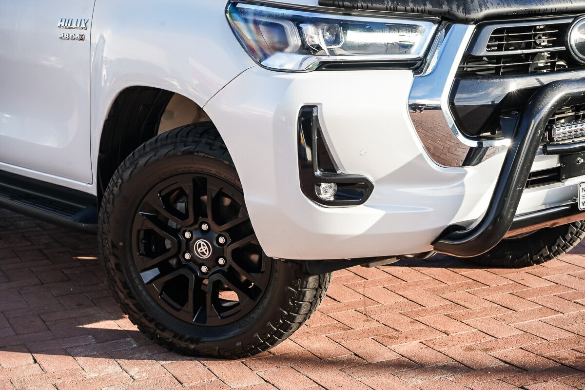 Toyota Hilux image 2