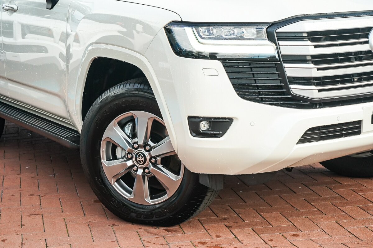 Toyota Landcruiser image 2