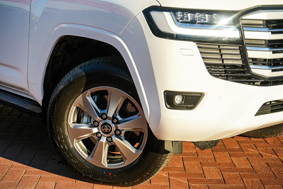 Toyota Landcruiser image 2