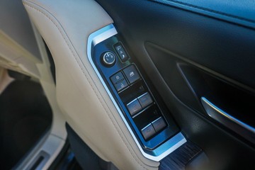 https://vehicle-cdn.autoleague.cloud/28166_6512591_10.jpg