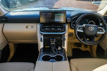 https://vehicle-cdn.autoleague.cloud/28166_6512591_8.jpg
