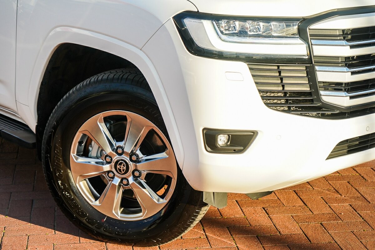 Toyota Landcruiser image 2