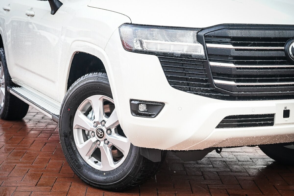 Toyota Landcruiser image 2