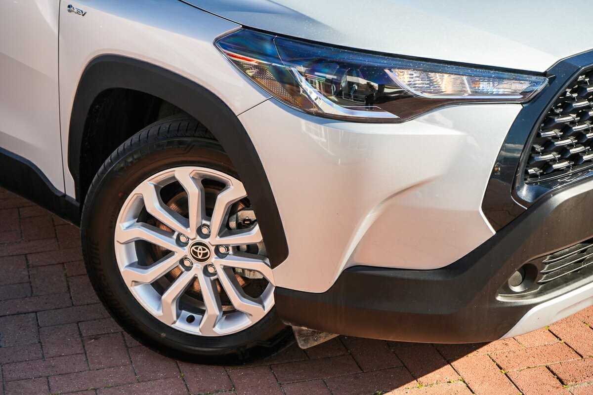 Toyota Corolla Cross image 2
