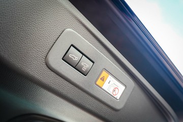 https://vehicle-cdn.autoleague.cloud/28166_6512628_10.jpg