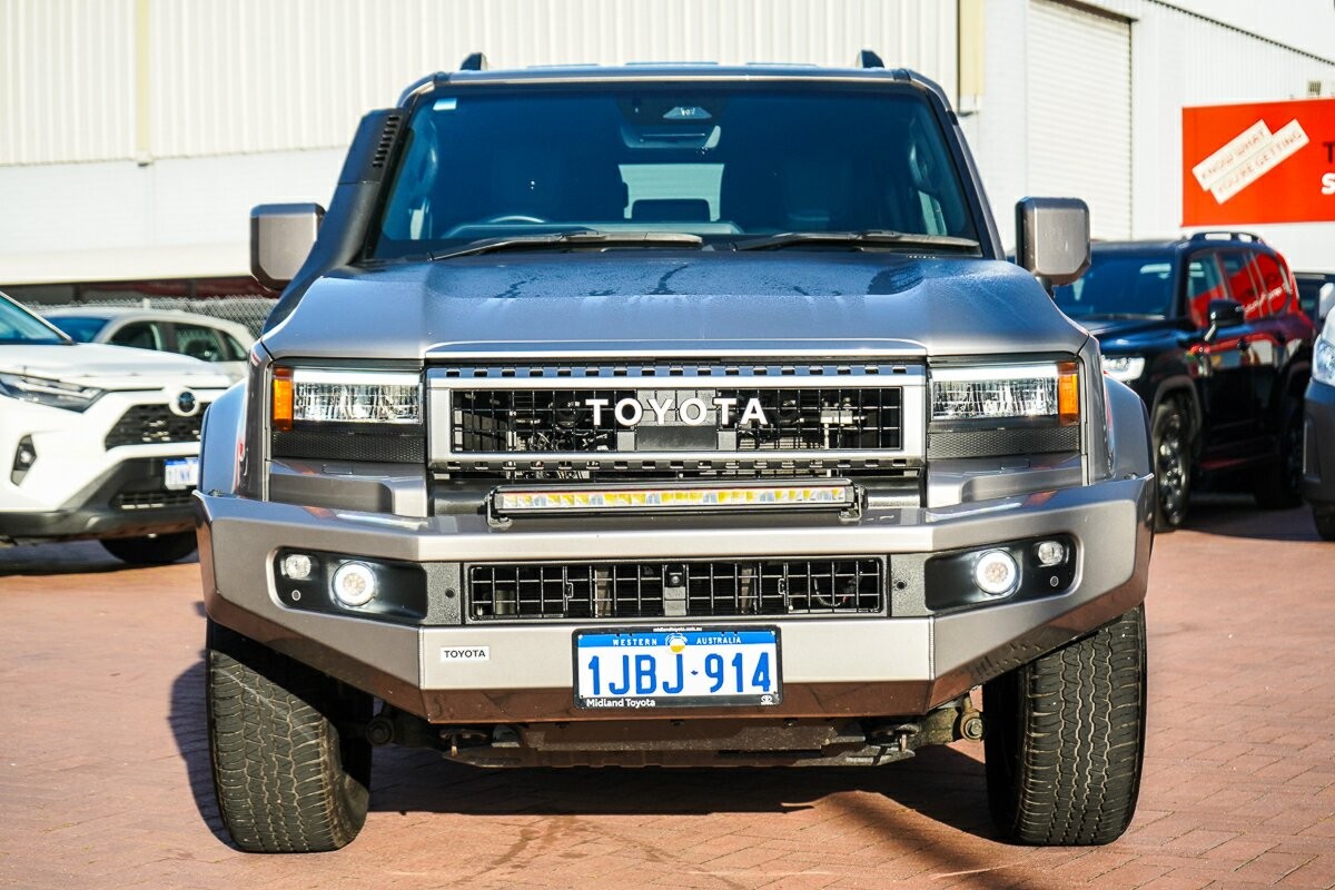 Toyota Landcruiser Prado image 3