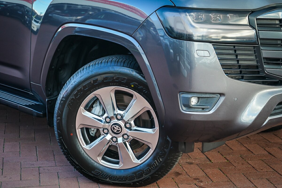 Toyota Landcruiser image 2