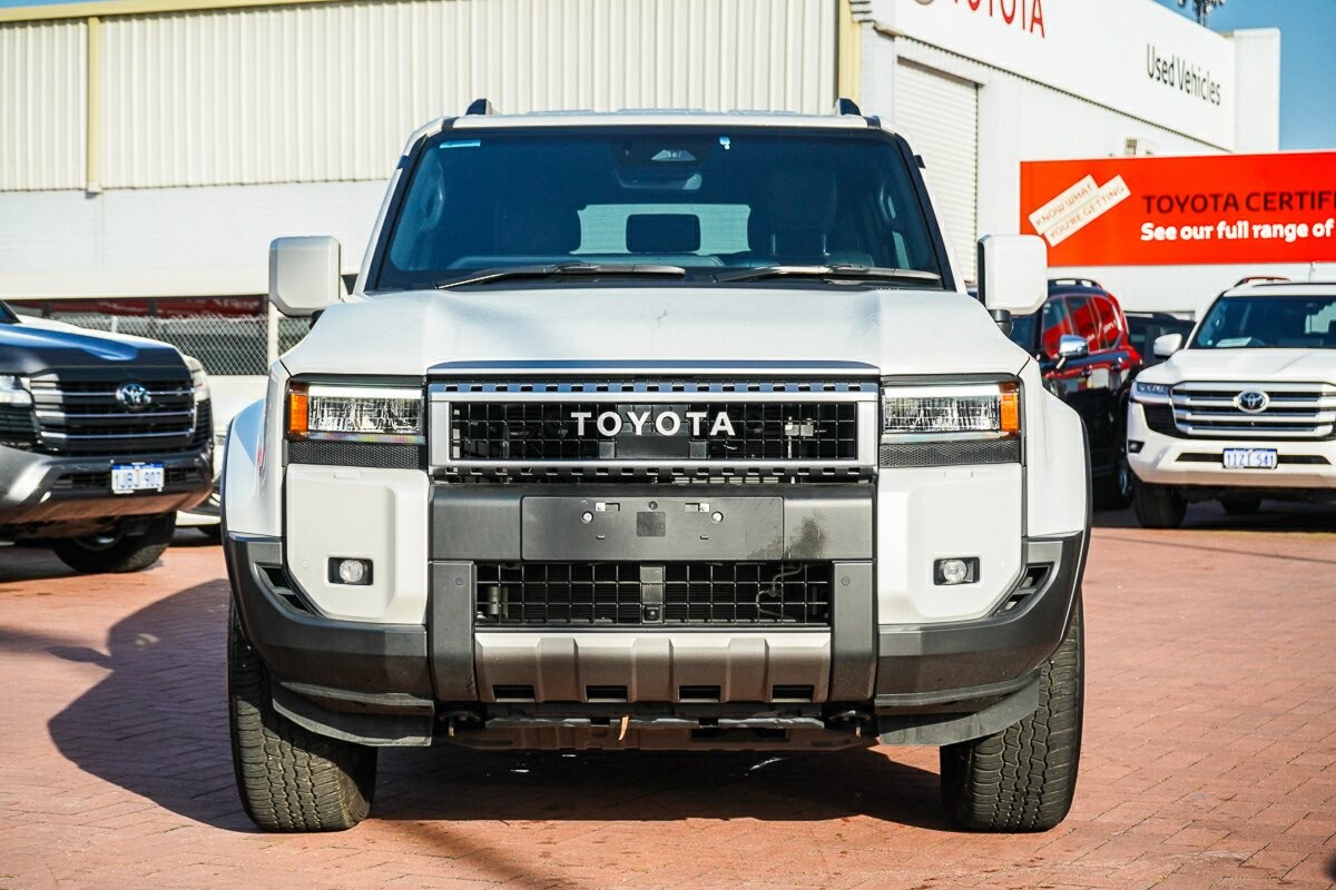 Toyota Landcruiser Prado image 3