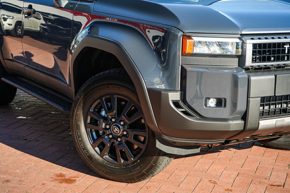 Toyota Landcruiser Prado image 2