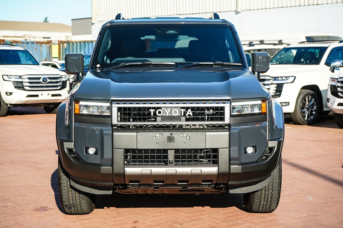 Toyota Landcruiser Prado image 3