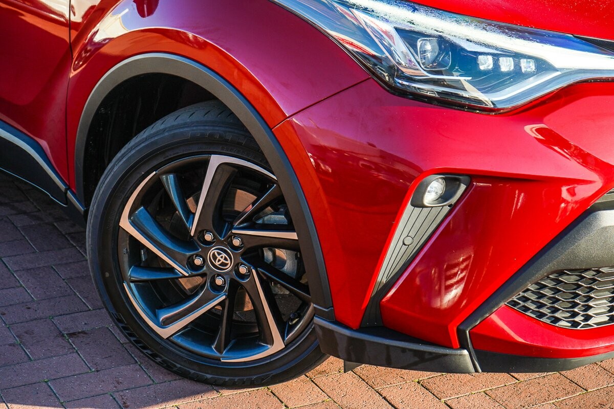 Toyota C-hr image 2
