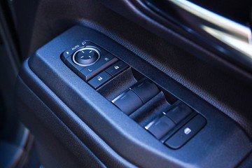 https://vehicle-cdn.autoleague.cloud/28166_6512741_12.jpg