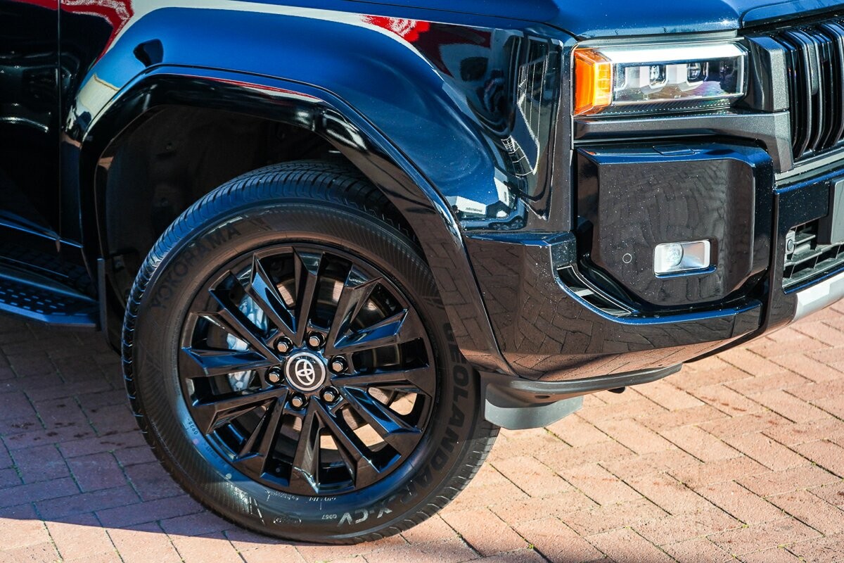 Toyota Landcruiser Prado image 2