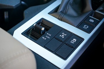 https://vehicle-cdn.autoleague.cloud/28166_6512772_23.jpg