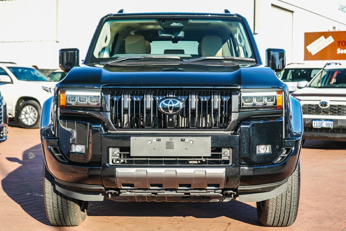 Toyota Landcruiser Prado image 3