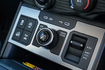 https://vehicle-cdn.autoleague.cloud/28166_6512773_21.jpg