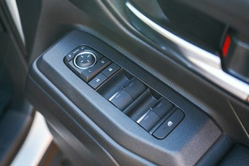https://vehicle-cdn.autoleague.cloud/28166_6512785_12.jpg