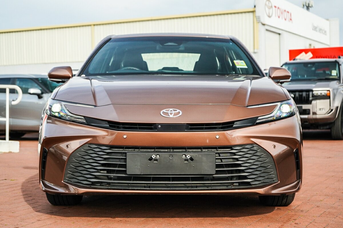 Toyota Camry image 3