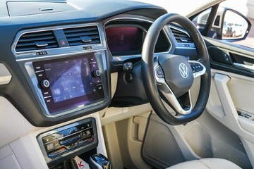 https://vehicle-cdn.autoleague.cloud/28166_6512796_25.jpg