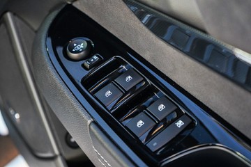 https://vehicle-cdn.autoleague.cloud/28166_6512839_17.jpg