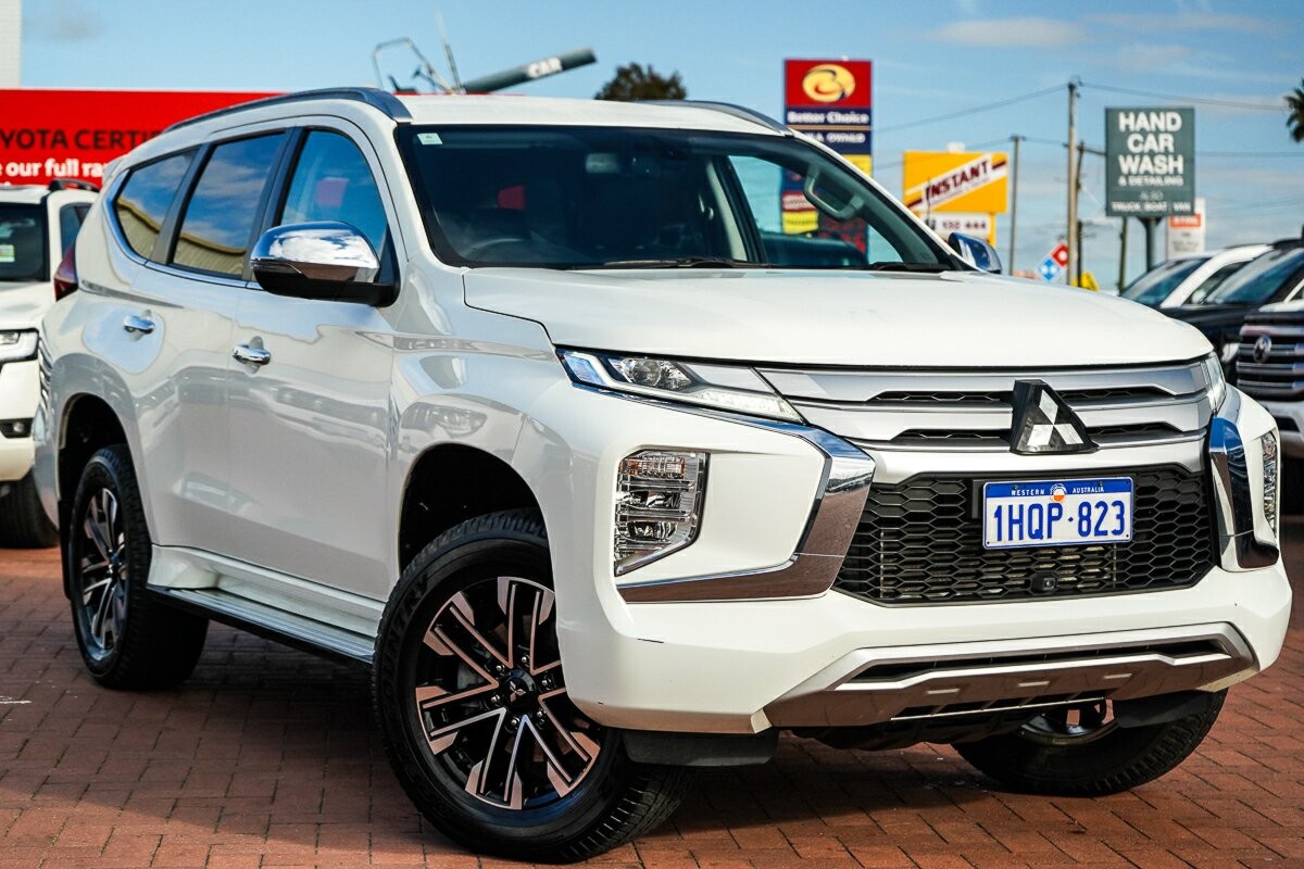 Mitsubishi Pajero Sport image 1