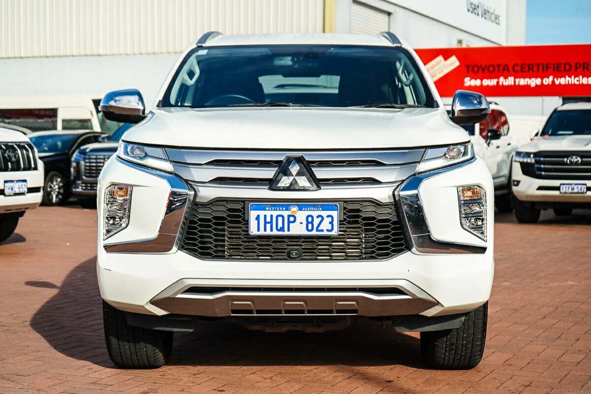 Mitsubishi Pajero Sport image 3