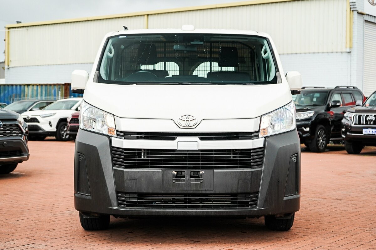Toyota Hiace image 3