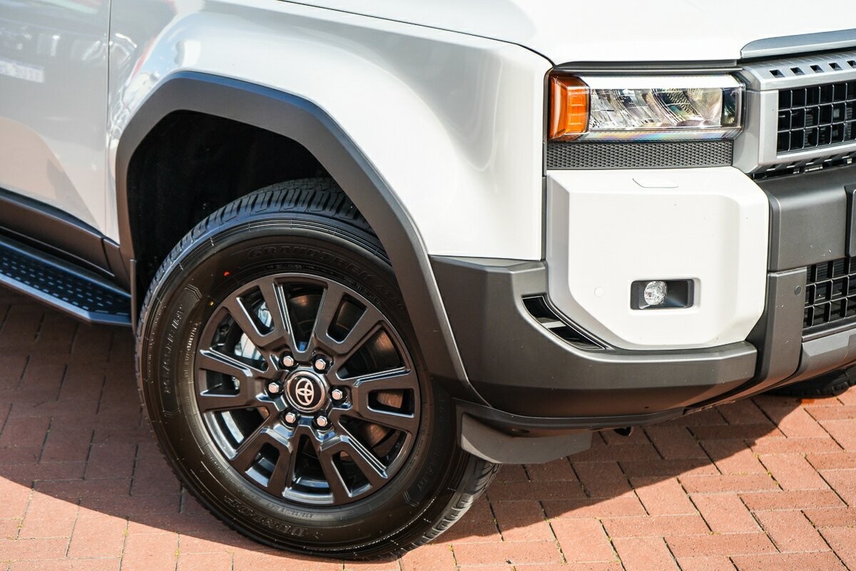 Toyota Landcruiser Prado image 2