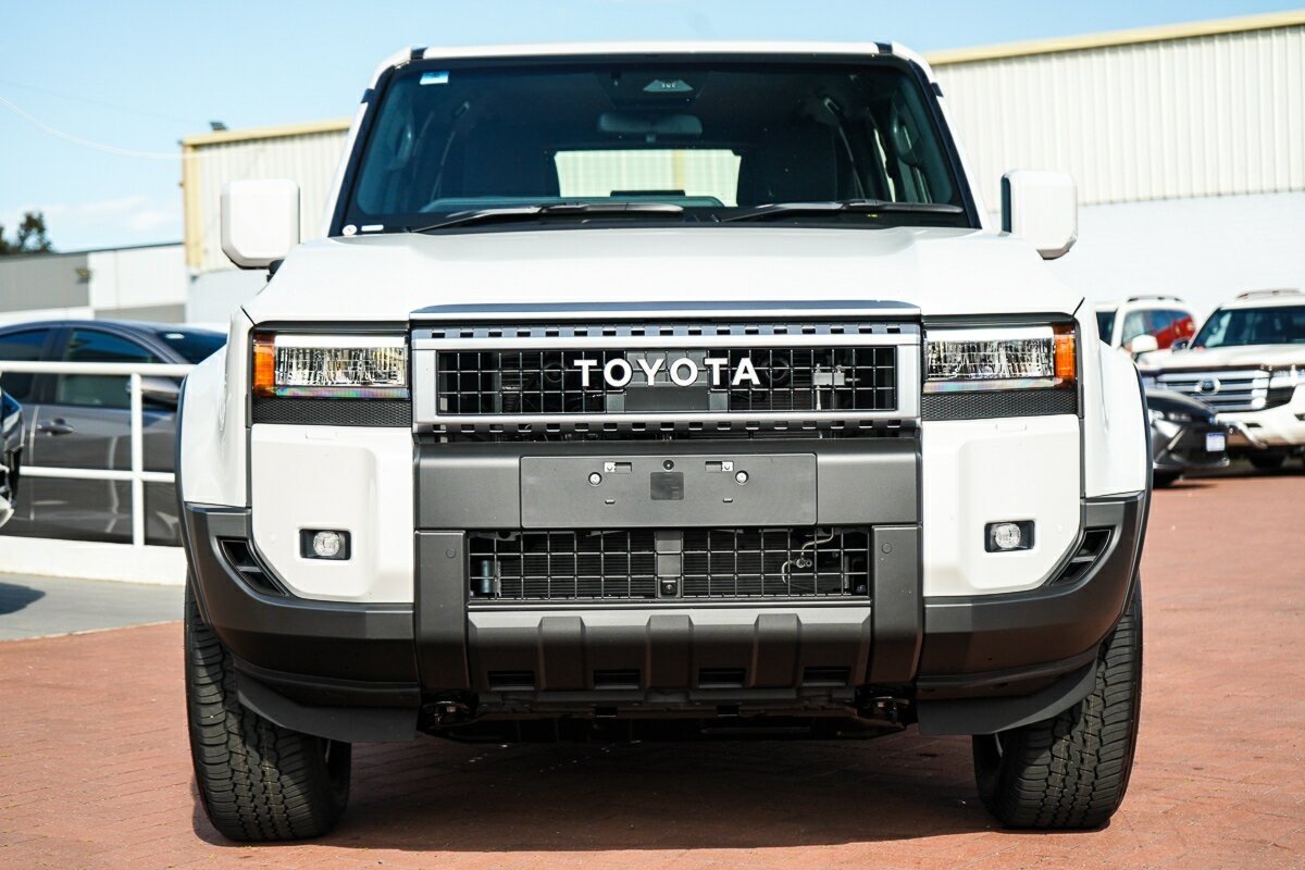 Toyota Landcruiser Prado image 3