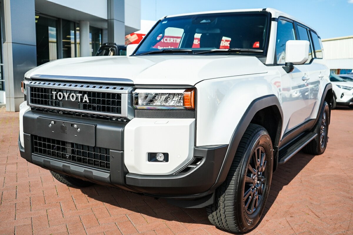 Toyota Landcruiser Prado image 4