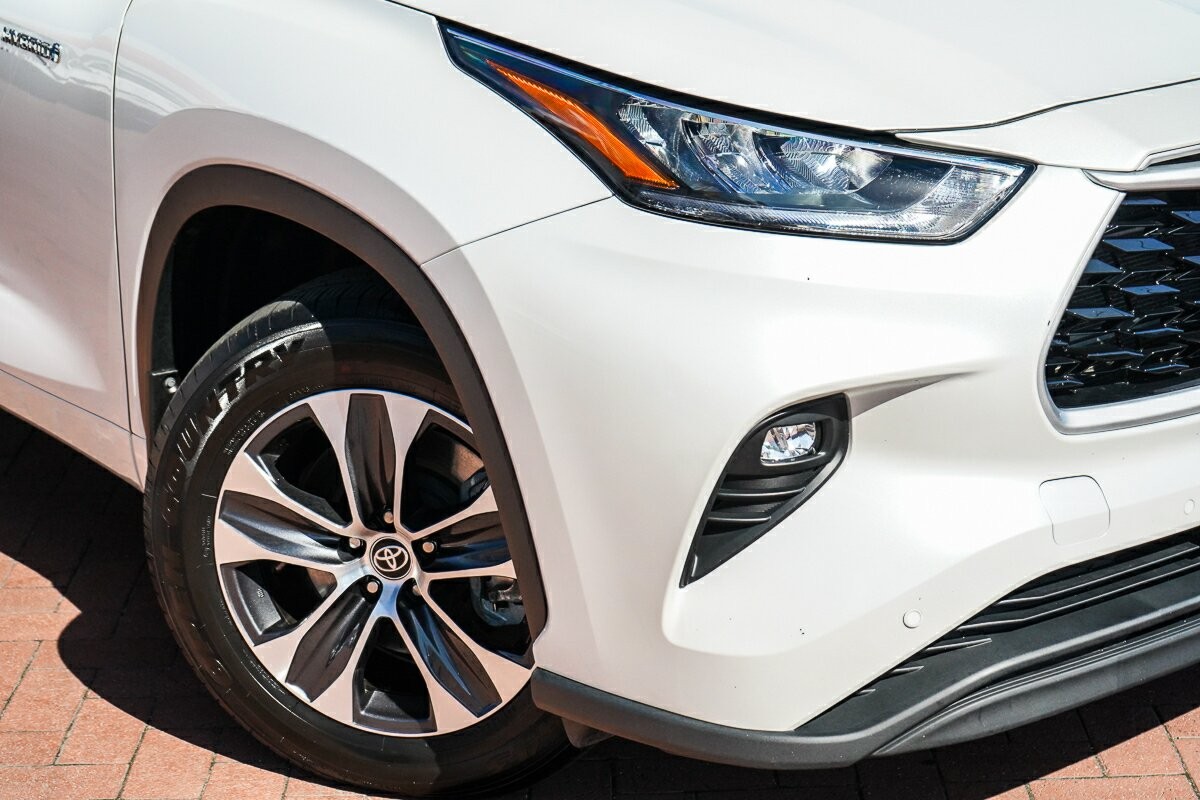 Toyota Kluger image 2