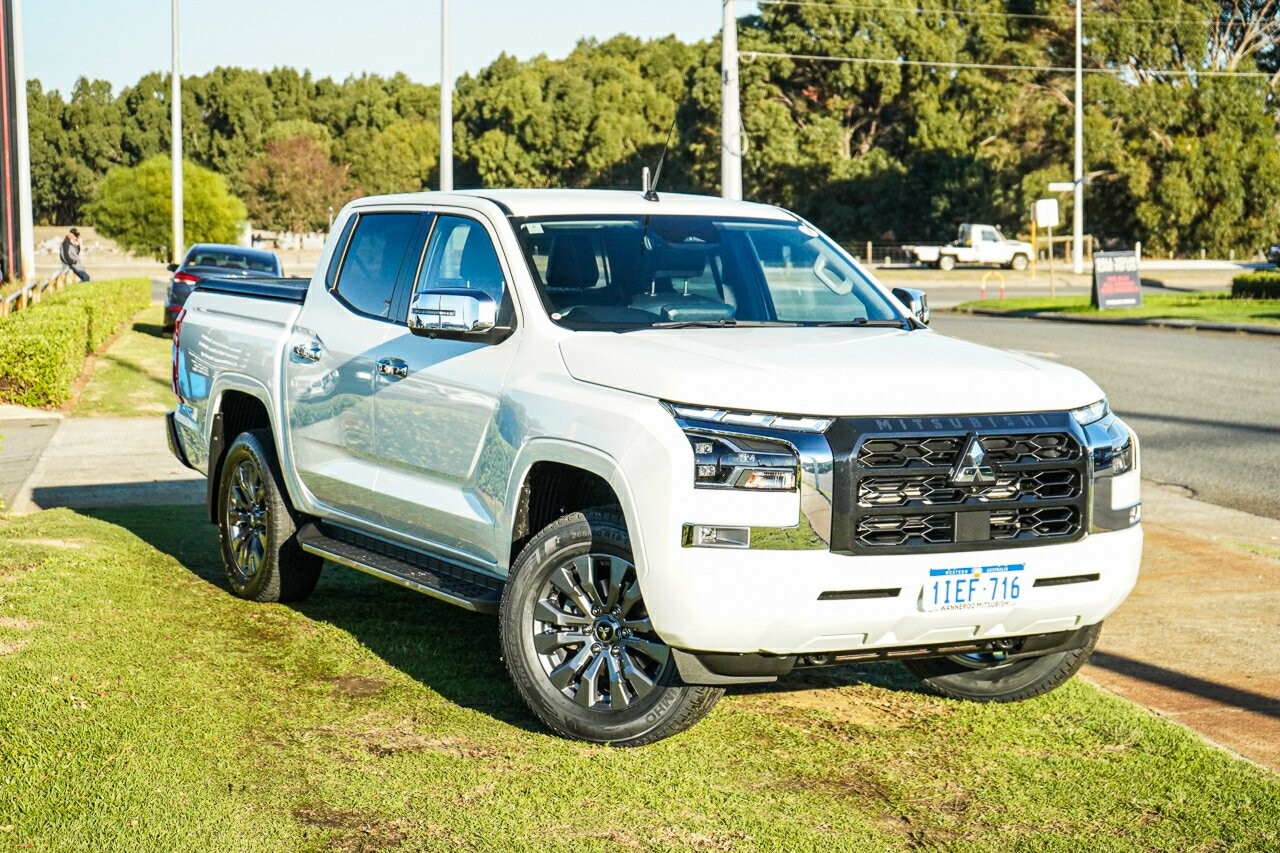 Mitsubishi Triton image 1