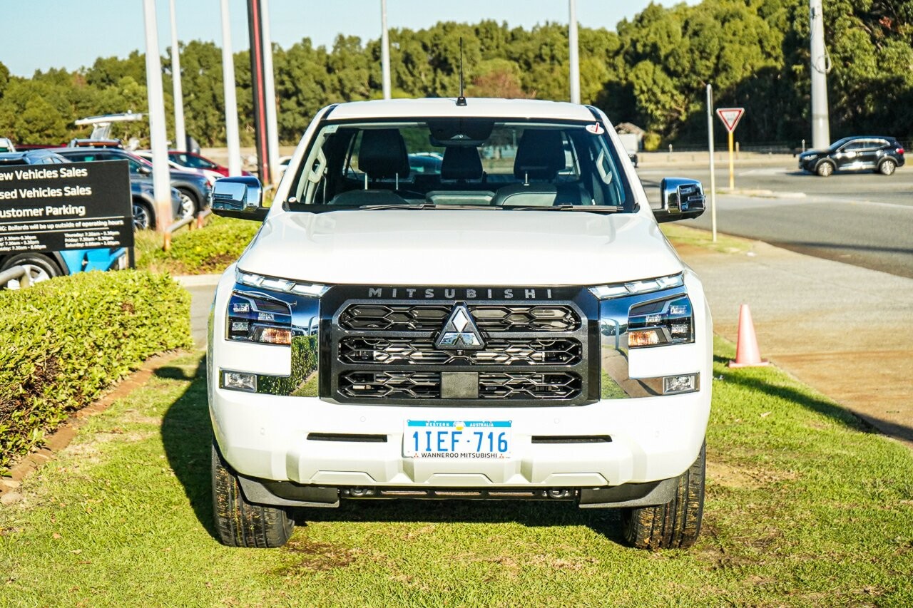 Mitsubishi Triton image 2