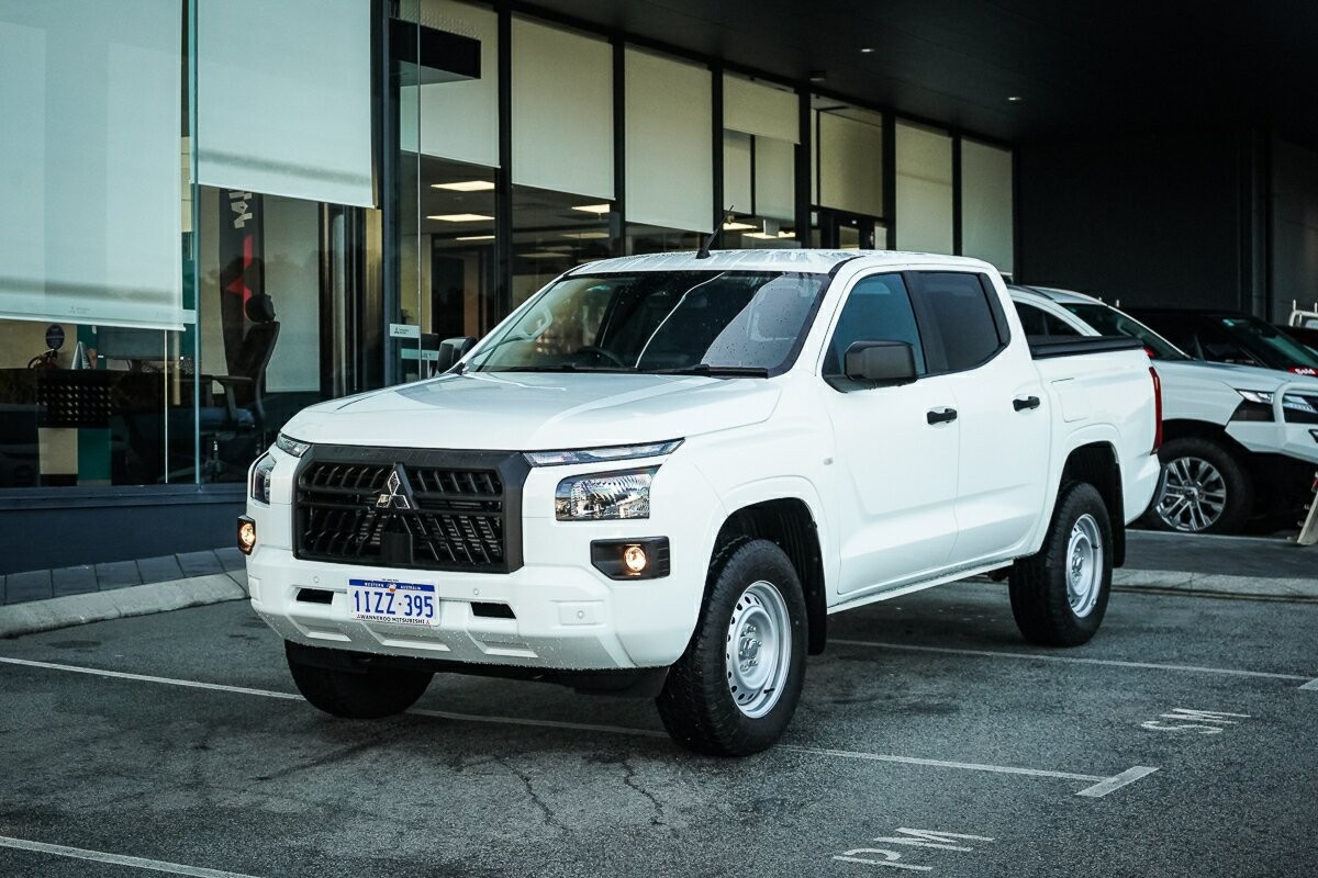 Mitsubishi Triton image 1