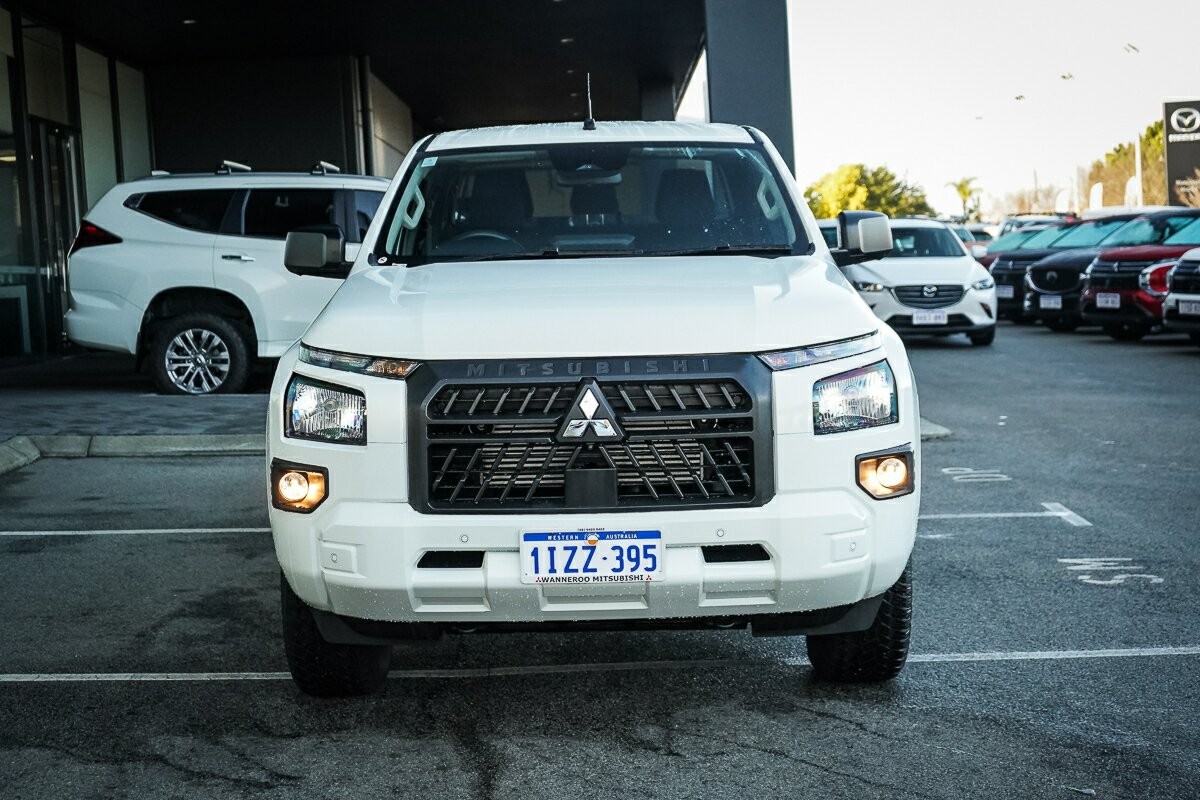 Mitsubishi Triton image 2
