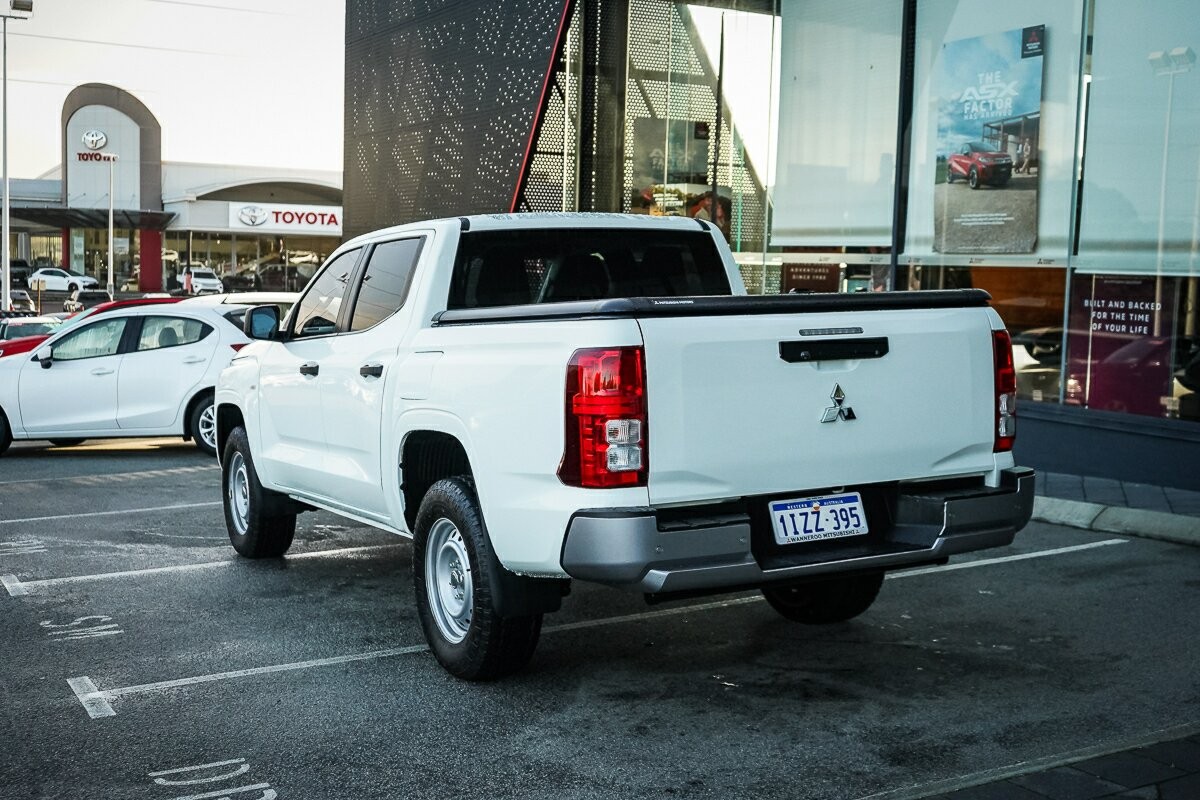 Mitsubishi Triton image 3
