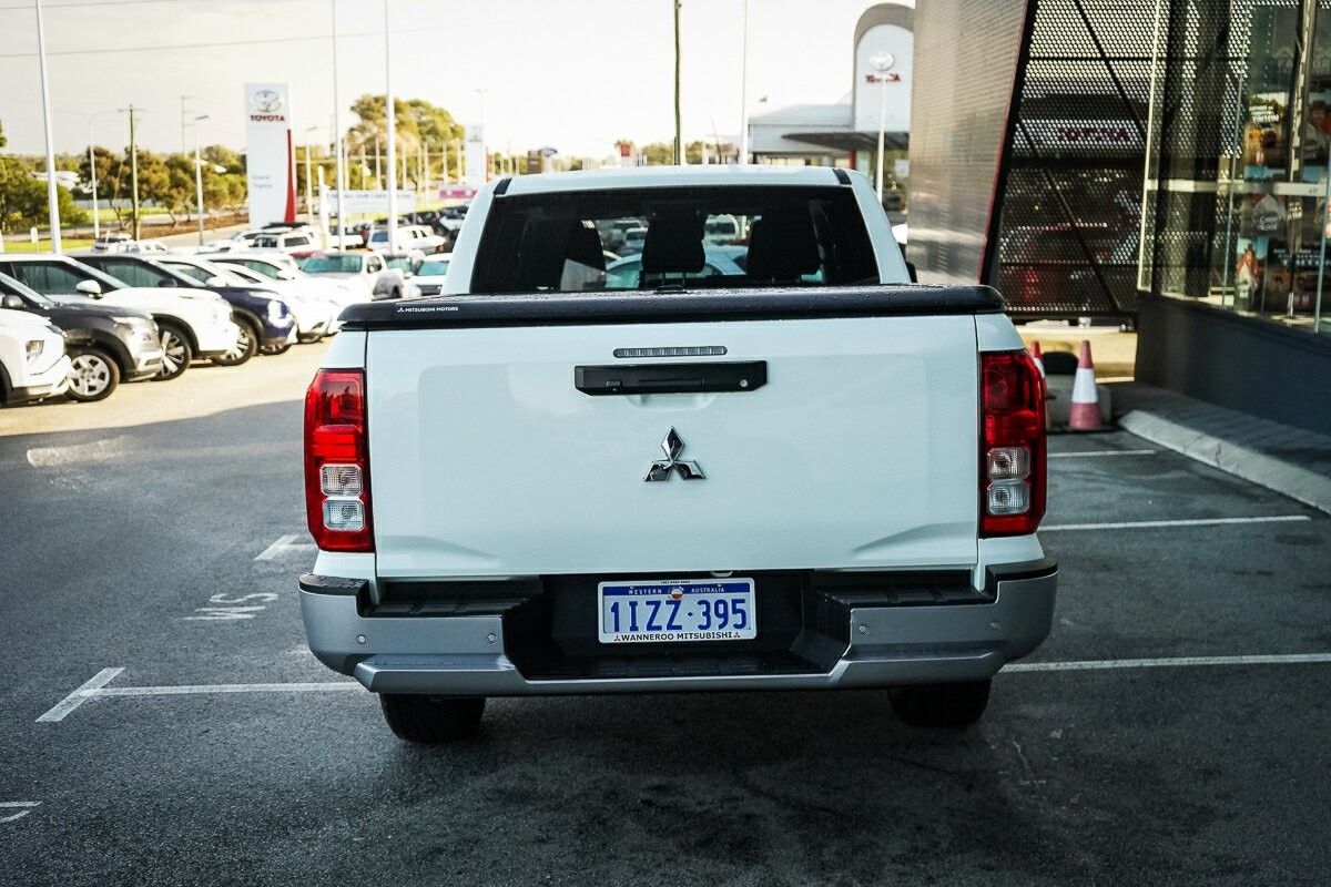 Mitsubishi Triton image 4