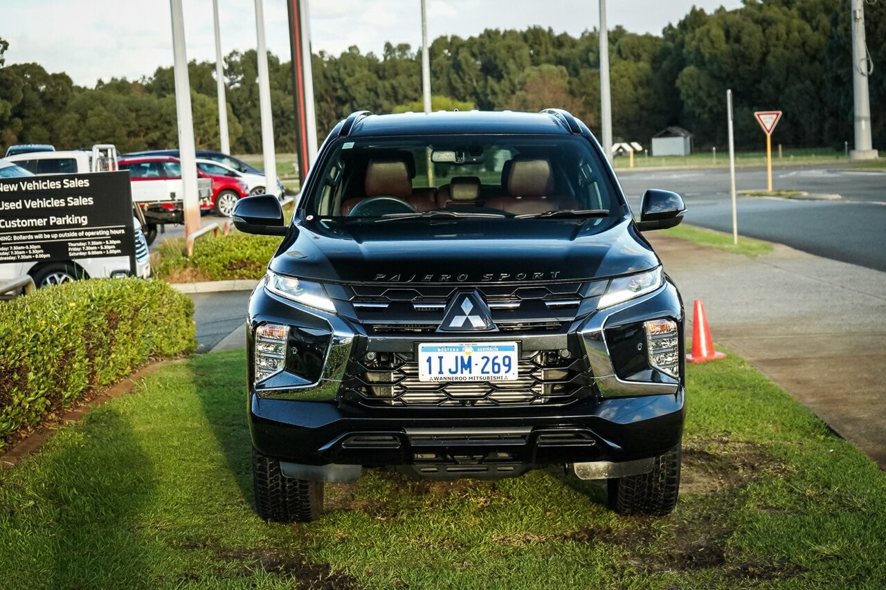 Mitsubishi Pajero Sport image 3