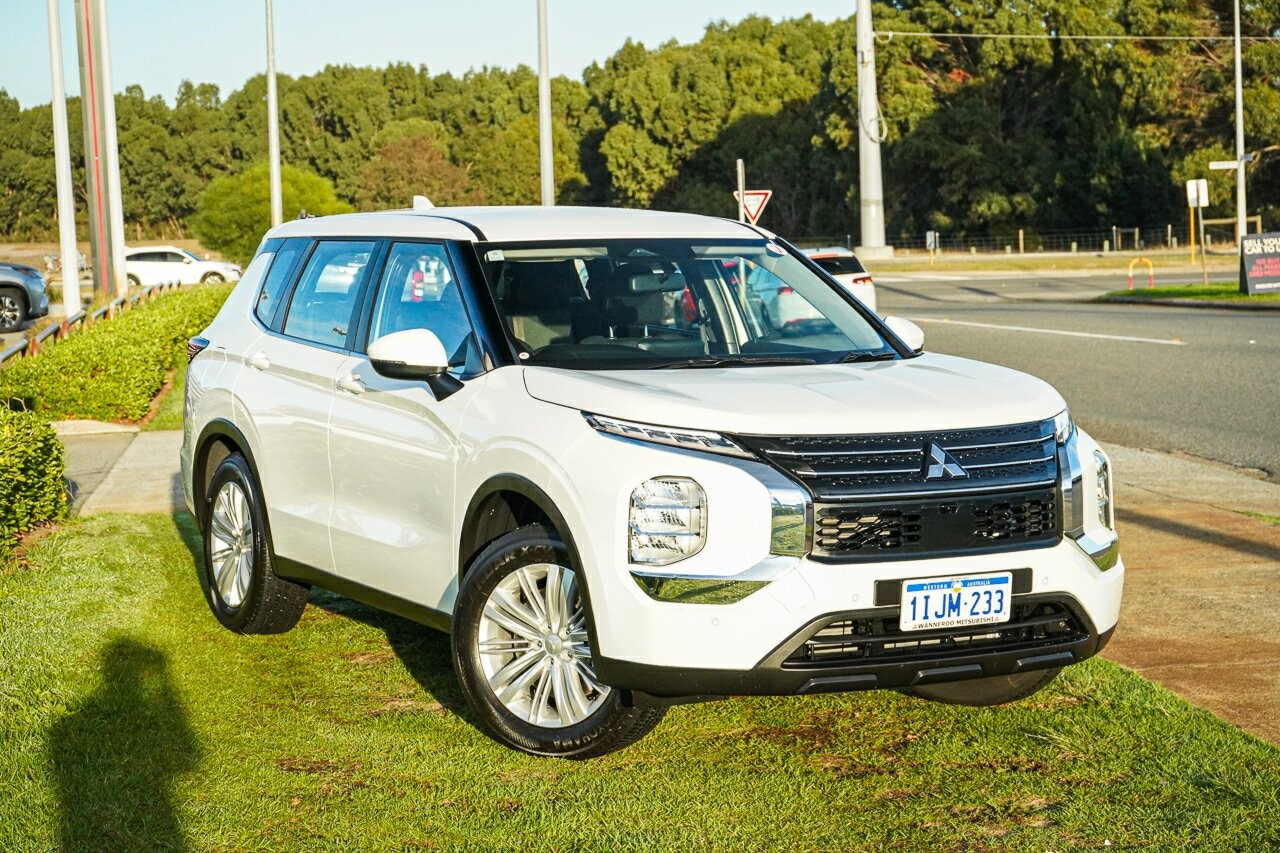 Mitsubishi Outlander image 1