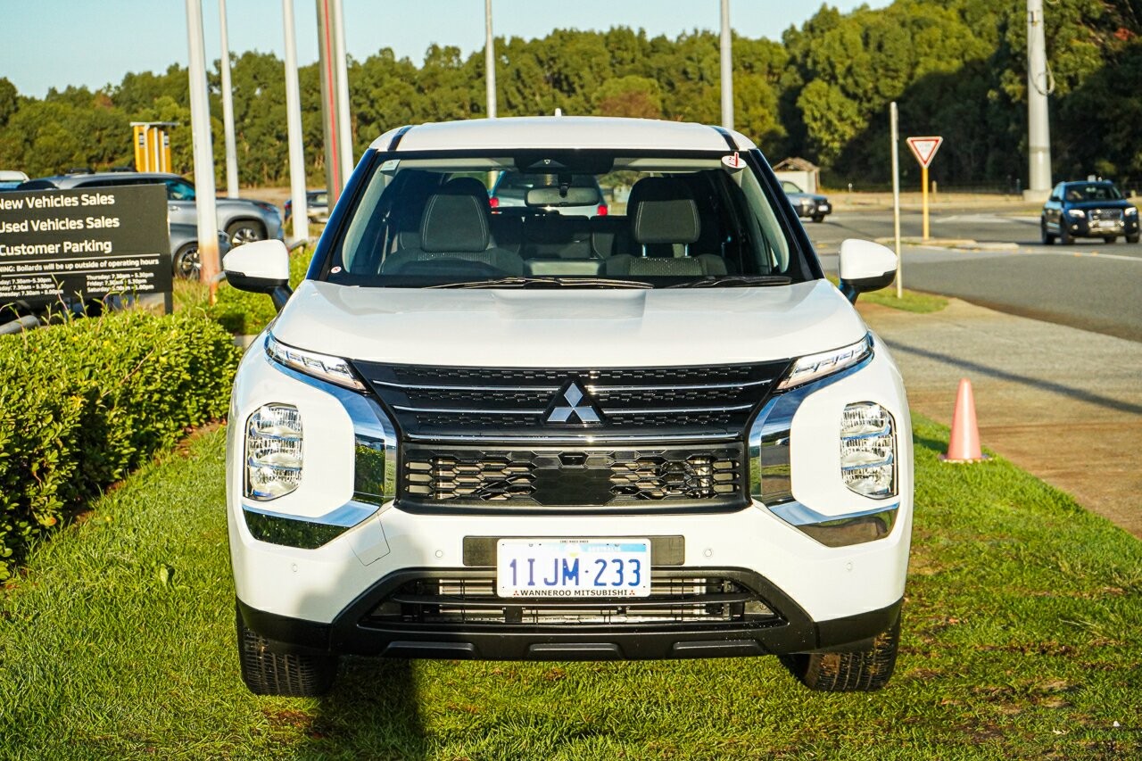 Mitsubishi Outlander image 3