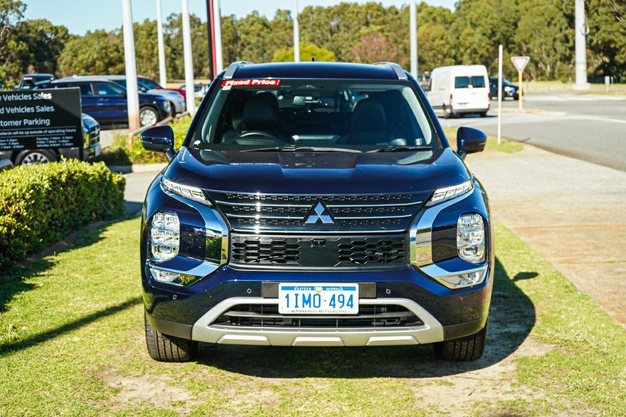 Mitsubishi Outlander image 2