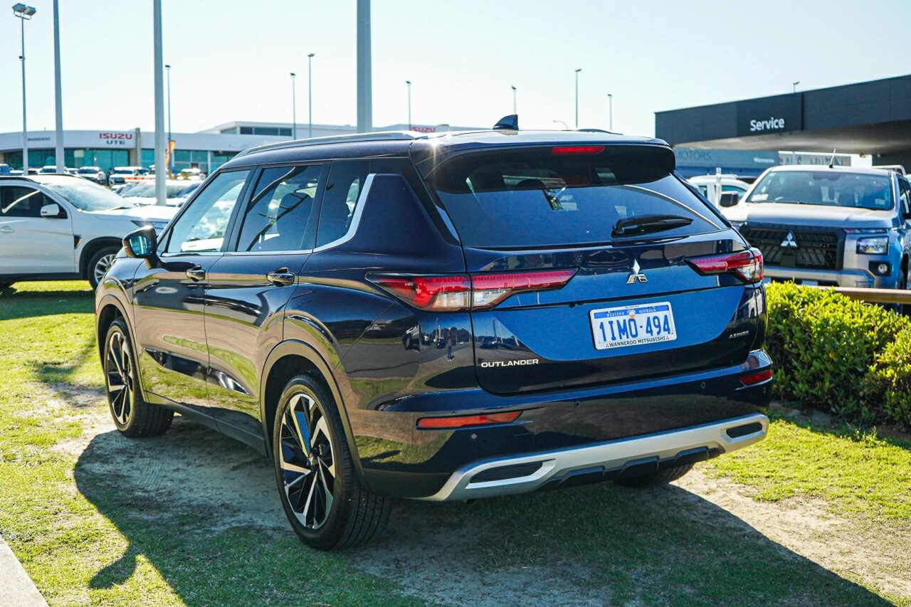 Mitsubishi Outlander image 4