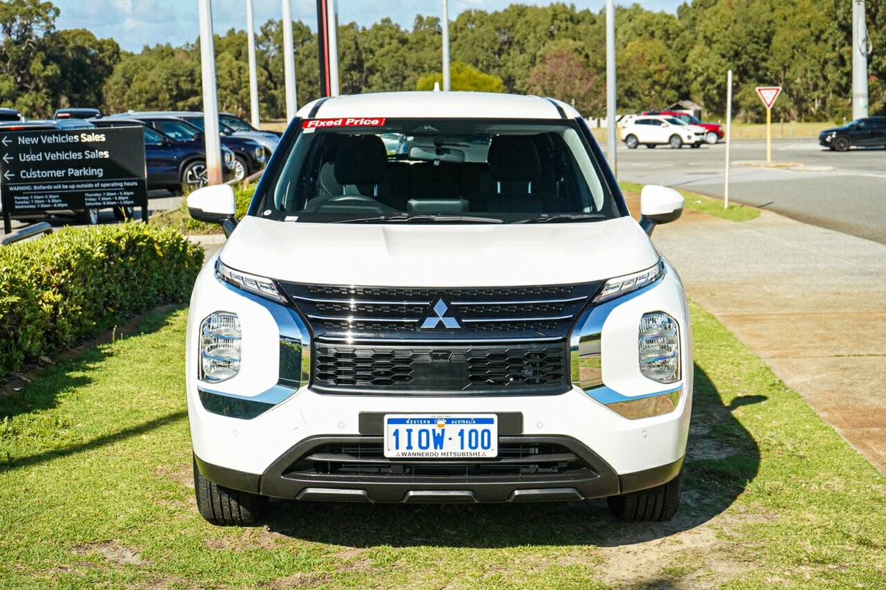 Mitsubishi Outlander image 2