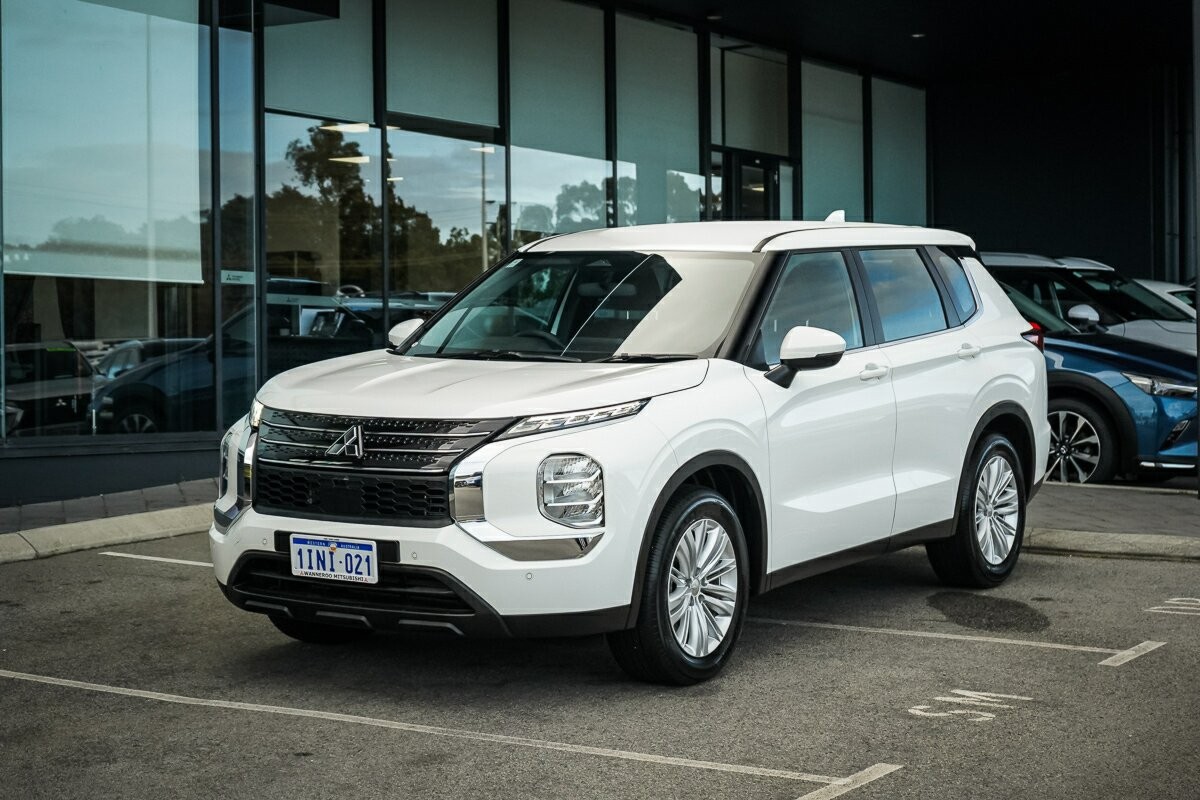 Mitsubishi Outlander image 1
